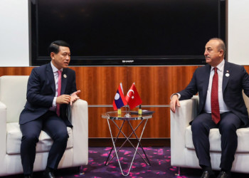 Bakan Çavuşoğlu’dan Doha'da resmi temaslar