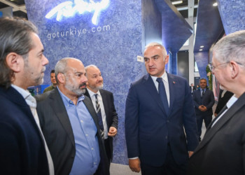 Bakan Ersoy, ITB Berlin Turizm Fuarı’nı ziyaret etti
