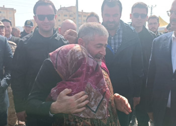 Bakan Nebati, Gaziantep'te depremzedelerle görüştü