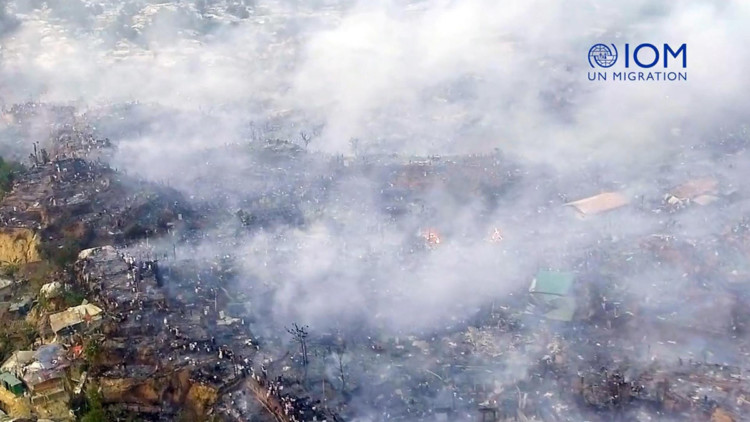 Bangladeş'teki yangın havadan görüntülendi