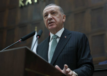 Bay bay Kemal karşımıza çıkacak cesareti gösterdi