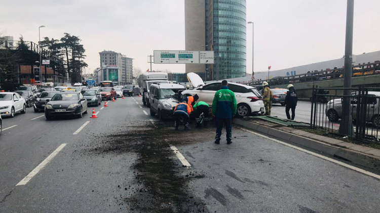 Beşiktaş'ta 4 aracın karıştığı zincirleme kaza 