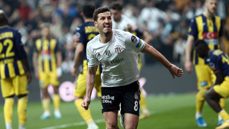 Beşiktaş'ta Salih Uçan parladı