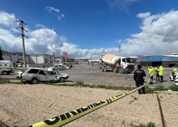 Beton mikseri otomobile çarptı; 1 ölü, 1 yaralı