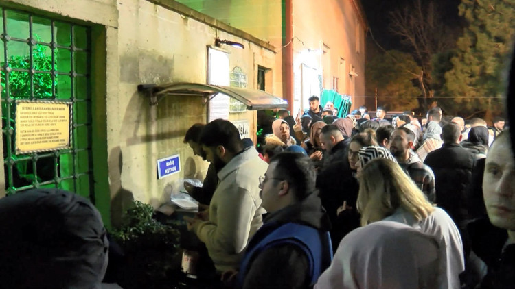 Beykoz'daki Hz. Yuşa Türbesi'nde kandil yoğunluğu