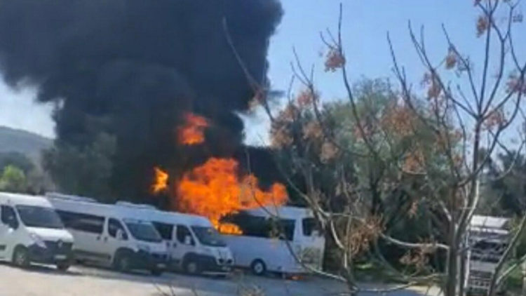 Bodrum'da okul servisinde yangın