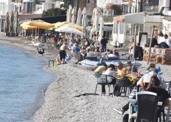 Bodrum'da sıcak havada denize girdiler
