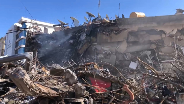 Buket Sitesi enkazında acılı bekleyiş