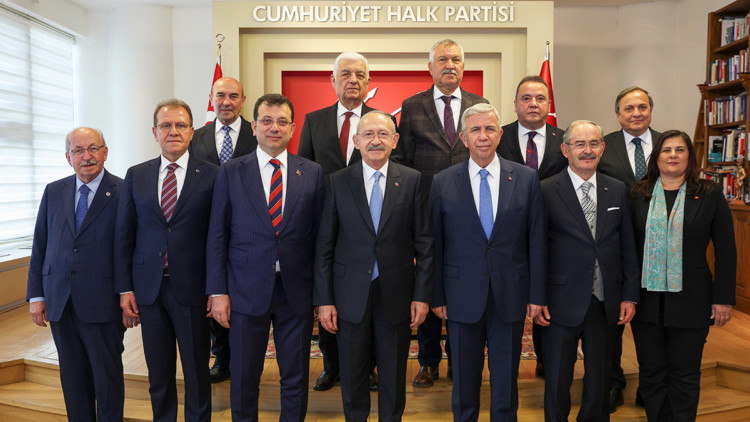 CHP'li 10 büyükşehir belediye başkanı Kılıçdaroğlu ile bir araya geldi