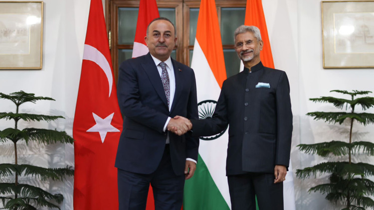 Çavuşoğlu, Hindistan Dışişleri Bakanı ile görüştü