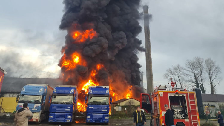 Çay fabrikasında yangın