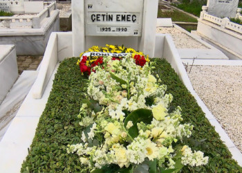 Çetin Emeç mezarı başında anıldı