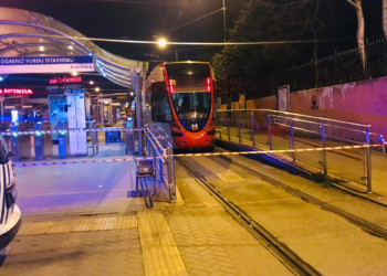 Cevizlibağ'da tramvay raydan çıktı