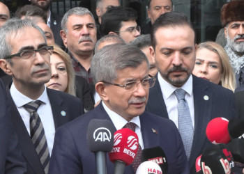 Davutoğlu'ndan Akşener'e geçmiş olsun ziyareti