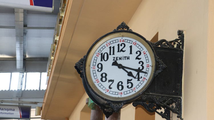 Deprem anında duran tarihi saat çalıştırılması