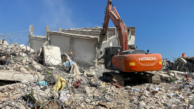 Deprem bölgesinde asbest tehlikesi geri planda