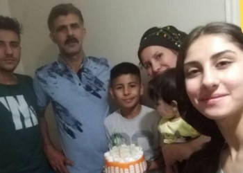 Depremde 3 ferdini kaybeden aileden geriye fotoğraflar kaldı