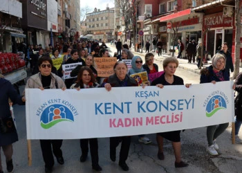 Depremde ölen kadınlar için 8 mart yürüyüşü