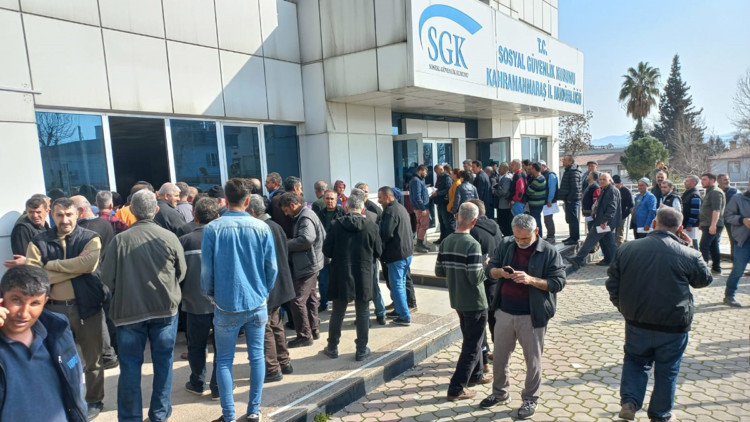 Depremin vurduğu Kahramanmaraş'ta EYT yoğunluğu