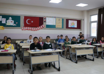 Depremlerden etkilenen Gaziantep'te eğitim başladı