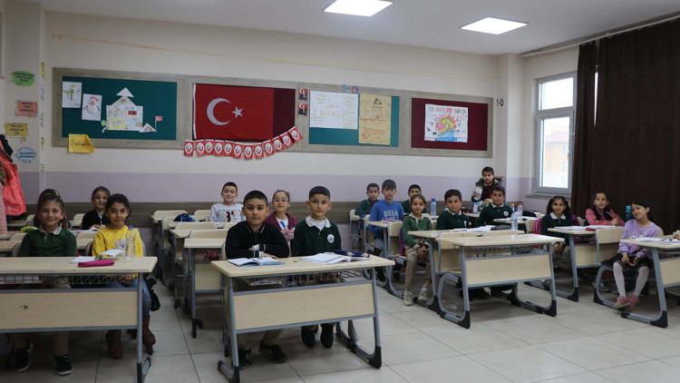 Depremlerden etkilenen Gaziantep'te eğitim başladı