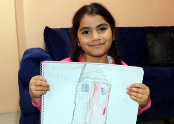 Depremzede Mutiya'nın hayali piyanist olmak