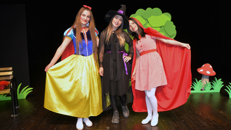 Depremzede tiyatrocular Mersin'de sahne alacak