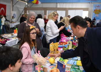 Depremzedeler için Çocuk Girişimciler Çarşısı açıldı