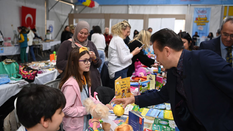 Depremzedeler için Çocuk Girişimciler Çarşısı açıldı