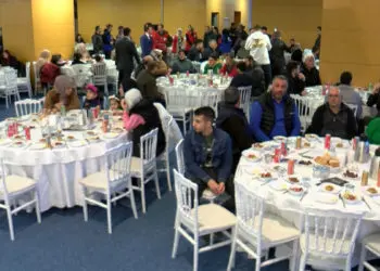 Depremzedeler için iftar programı düzenlendi