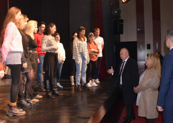 Depremzedelerin ruhunu iyileştirecek sanattır