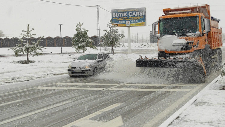 Derebucak ve Ahırlı ilçelerinde okullara kar tatili