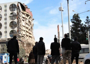 Diyarbakır'da galeria alışveriş merkezi yıkılıyor