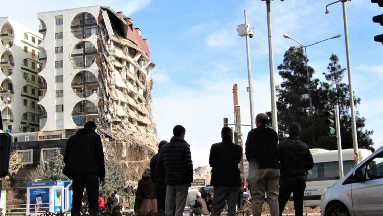 Diyarbakır'da Galeria Alışveriş Merkezi yıkılıyor