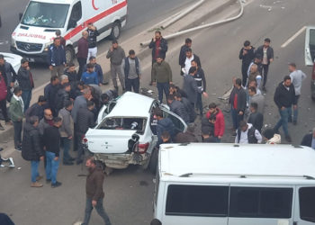 Diyarbakır'da zincirleme kaza: 1 ölü, 2 yaralı