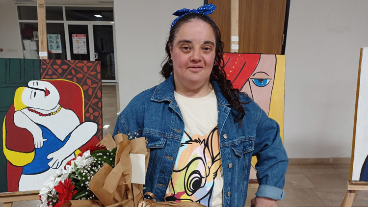 Down sendromlu Fidan'dan resim sergisi