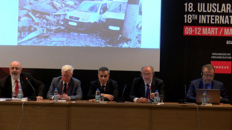 Dr. Çelik, Uluslararası Asansör Fuarı'nda konuştu