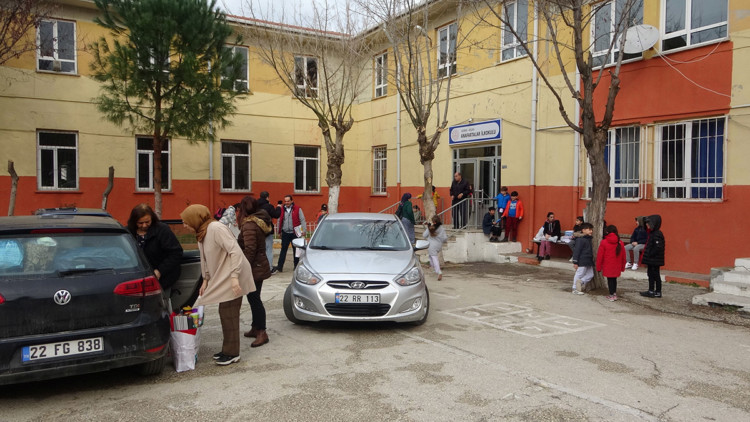 Edirne'de Keşan Anafartalar İlkokulu boşaltıldı