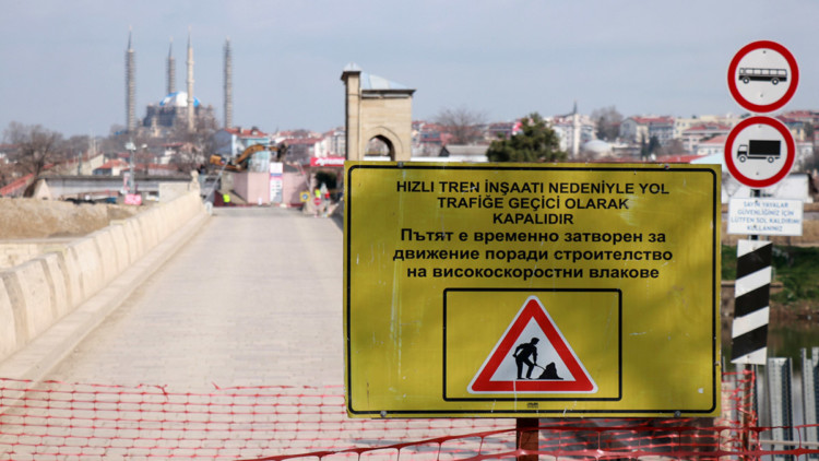 Edirne'de Tunca Köprüsü trafiğe kapatıldı