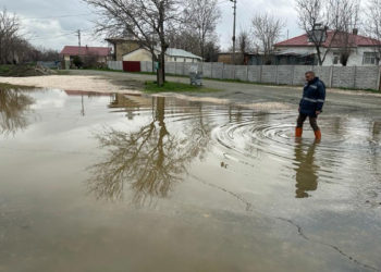 Elazığ'da sağanak; evler su altında kaldı