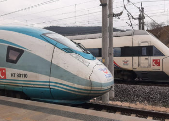 Enerji nakil hattı koptu, YHT seferleri aksadı