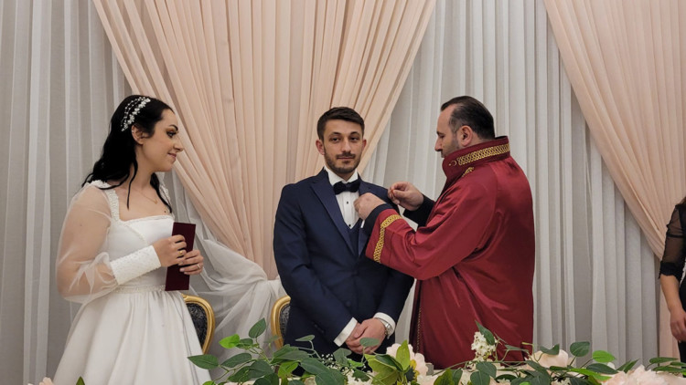 Enkazdan kurtarılan nişanlı çifte buruk nikah