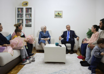 Erdoğan'dan Ankara'daki depremzede aileye ziyaret
