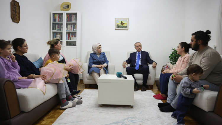 Erdoğan'dan Ankara'daki depremzede aileye ziyaret