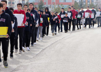 Erzurumlu öğrencilerden Adıyaman'daki öğrencilere kitap