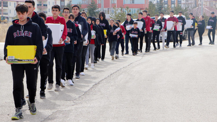 Erzurumlu öğrencilerden adıyaman'daki öğrencilere kitap