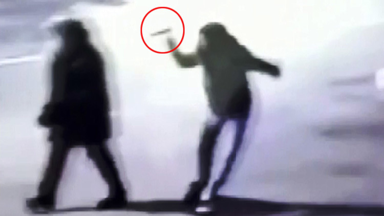 Eşe'yi sokakta sırtından bıçaklayan sanığa tahliye