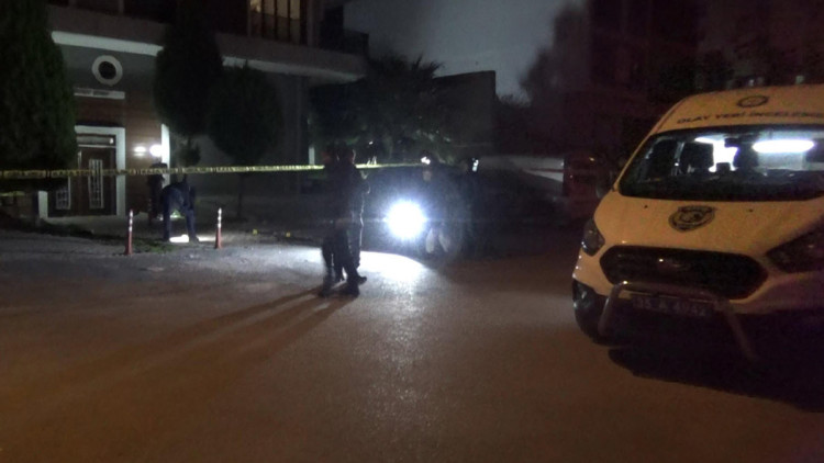 Eski eşi ile annesini tabancayla vurdu