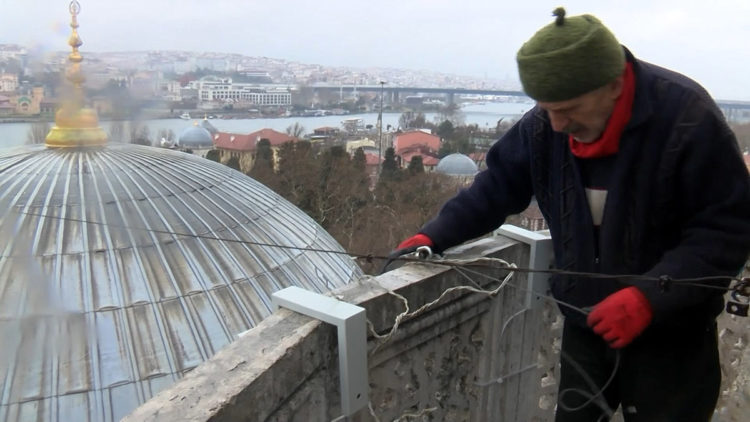 Eyüp Sultan Camii'ne mahyalar asıldı