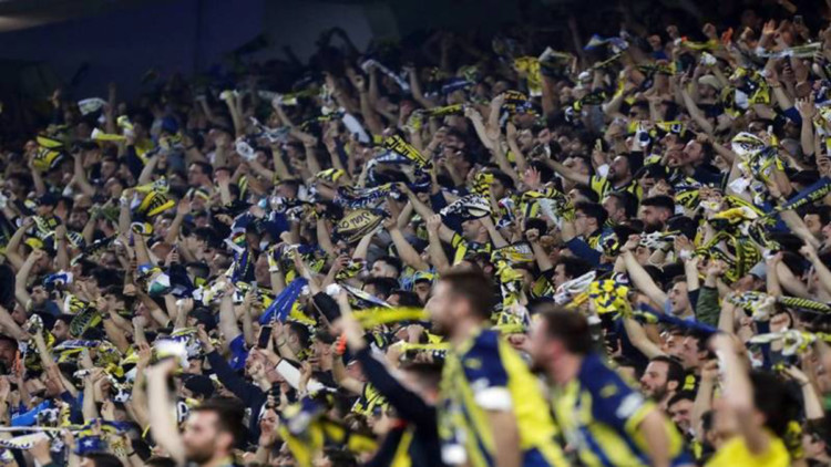 Fenerbahçe taraftarının tribün yasağına tepki